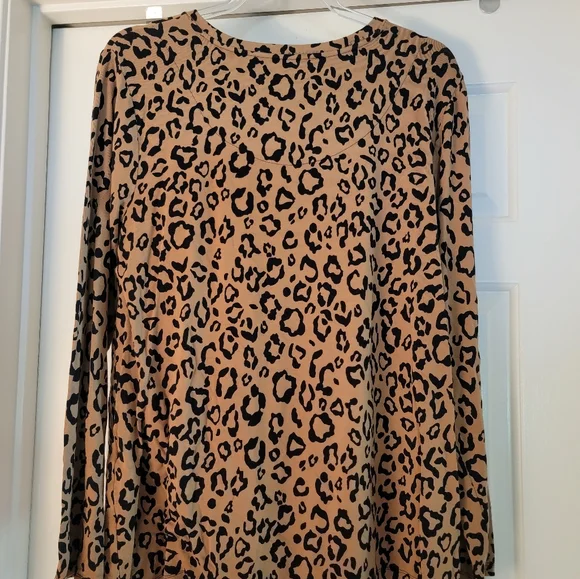 EUC Chico's Animal Print Blouse Tee -- Chico's 3 (XL) - Picture 3 of 5